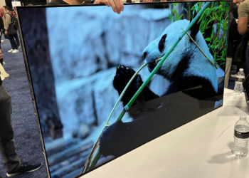 This is the World's first truly wireless smart TV