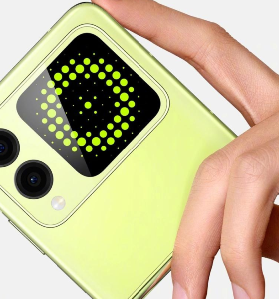 Huawei nova Flip phone